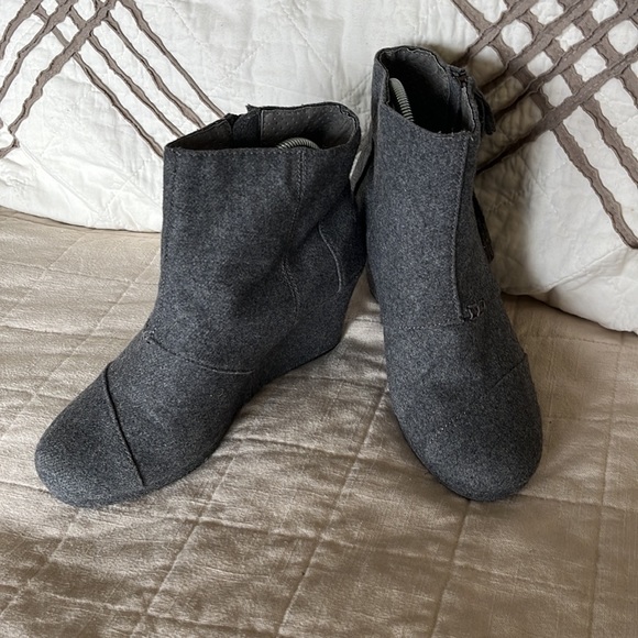 Toms Heeled Wool Like Bootie Size 9 - Picture 2 of 12